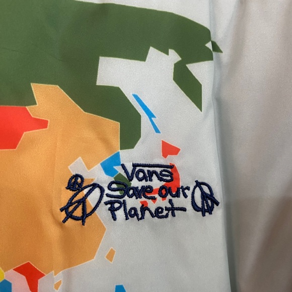 (LIKE NEW) Vans “Save our Planet” puffer jacket, size M - Picture 3 of 5